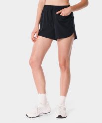 Lekkie szorty dla kobiet sportowe z kieszonką Carpatree Balletcore. Czarne szorty sportowe Carpatree, bez wzorów, z elastanu, na fitness i siłownię. Za 143.99 zł.