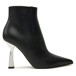 Botki Pollini. Czarne botki Pollini, bez wzorów, bez obcasa, na szpilce, bez zapięcia. Za 1,569.00 zł.