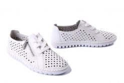 RIEKER M2300-80 white, półbuty damskie. Białe półbuty wsuwane Rieker, na lato, bez wzorów, bez obcasa. Za 339.90 zł.