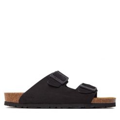 Klapki Mjuka. Czarne klapki Mjuka, bez wzorów, bez obcasa, bez zapięcia. Za 269.99 zł.