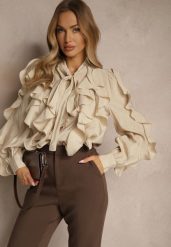 Beżowa Koszula z Wiskozą Zdobiona Falbanami i Wiązaniem przy Szyi Ravissa. Brązowe koszule Renee, m, z aplikacjami, z wiskozy, eleganckie, bez kołnierzyka, bez ramiączek. W wyprzedaży za 151.99 zł.