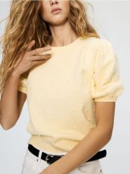 Sweter z aplikacjami - jasnożółty. Żółte swetry Reserved, l, z aplikacjami, z dzianiny, bez ramiączek. Za 109.99 zł.