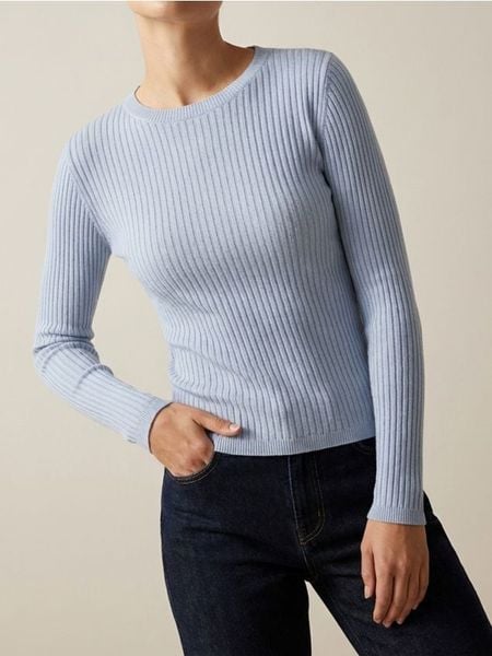 Klasyczny prążkowany sweter - błękitny. Niebieskie swetry Sinsay, l, bez wzorów, prążkowane, klasyczne, bez ramiączek. Za 29.99 zł.
