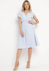 Jasnoniebieska Rozkloszowana Sukienka Midi z Kopertową Górą i Plisowanym Dołem Alissu. Niebieskie sukienki Born2be, l, bez wzorów, eleganckie, bez kołnierzyka, bez ramiączek, midi, kopertowe. W wyprzedaży za 45.49 zł.