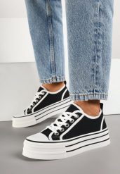 Czarne Trampki na Grubej Podeszwie Lurivanna. Czarne trampki Renee, z aplikacjami, z jeansu, eleganckie, bez zapięcia. W wyprzedaży za 67.99 zł.