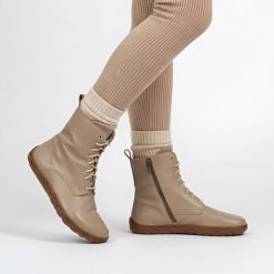 Trzewiki damskie Barefoot Wasak, botki na płaskiej podeszwie ocieplane futerkiem w środku, latte, 778. Brązowe botki Wasak, bez wzorów, ze skóry, klasyczne, bez obcasa, na płaskiej podeszwie, bez zapięcia. Za 319.00 zł.