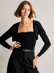 Krótki sweter - czarny. Czarne swetry Reserved, l, bez wzorów, z dzianiny, bez ramiączek. Za 99.99 zł.