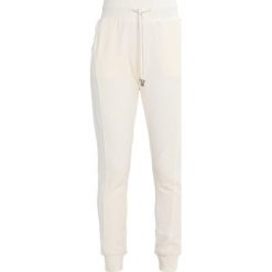 Fenty PUMA by Rihanna FITTED TRACK Spodnie treningowe vanilla ice. Niebieskie spodnie dresowe marki comma casual identity, z materiału, casualowe. W wyprzedaży za 440.30 zł.