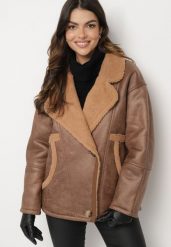 Brązowa Kurtka Biker Oversize Zapinana na Guziki Ocieplana Futerkiem Nikiena. Brązowe kurtki Born2be, m, bez wzorów, eleganckie, bez kaptura. W wyprzedaży za 251.99 zł.