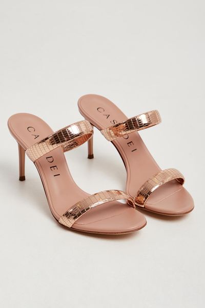 Szpilki skórzane CASADEI. Szpilki Casadei, bez wzorów, bez obcasa, na szpilce, bez zapięcia. W wyprzedaży za 1,572.35 zł.