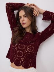 Ażurowy sweter - burgundowy. Czerwone swetry Reserved, l, w ażurowe wzory, z dzianiny, bez ramiączek. Za 139.99 zł.