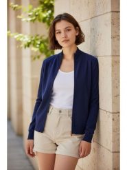 ASSUILI Kardigan w kolorze granatowym rozmiar: 34. Niebieskie swetry Assuili, bez wzorów, bez ramiączek. Za 100.99 zł.