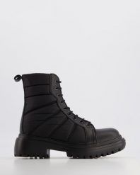 BOTKI DAMSKIE 319700 BLACK. Czarne botki Venezia, bez wzorów, ze skóry, bez obcasa, bez zapięcia. Za 149.00 zł.
