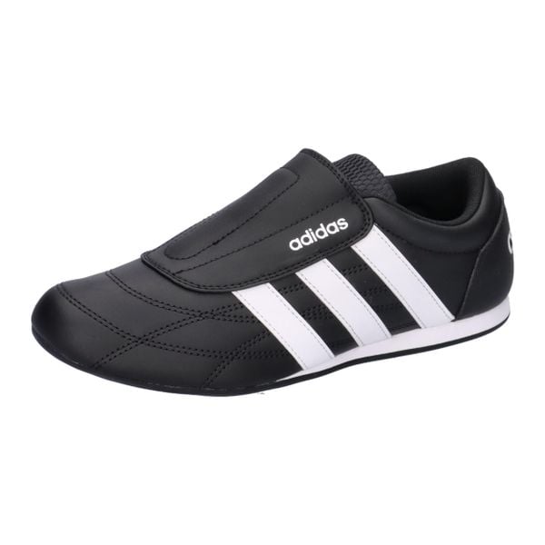 Kobiece trampki adidas Tekwen. Czarne trampki adidas, bez wzorów, z gumy, eleganckie, bez zapięcia. Za 205.99 zł.