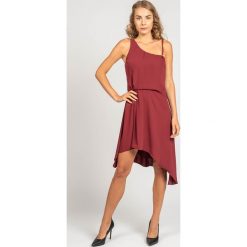 Patrizia Pepe Sukienka. Sukienki Patrizia Pepe, na co dzień, bez wzorów, z tkaniny, bez kołnierzyka, bez ramiączek, proste. Za 459.00 zł.