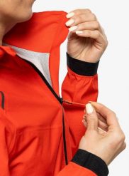 Kurtka z membraną damska Salewa Pedroc PTX 2,5L Light Jacket. Czerwone kurtki przeciwdeszczowe Salewa, l, bez wzorów, z materiału, bez kaptura, trekkingowe. Za 788.80 zł.
