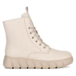 Botki Rieker. Brązowe botki Rieker, bez wzorów, bez obcasa, na płaskiej podeszwie, bez zapięcia. Za 335.00 zł.