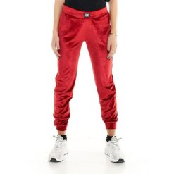 Spodnie dresowe na co dzień na siłownię. Czerwone spodnie materiałowe LEONE 1947 APPAREL, bez wzorów, z dresówki, sportowe. W wyprzedaży za 134.57 zł.