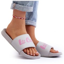 Damskie Klasyczne Klapki Lee Cooper LCW-24-42-2486L Szare. Szare klapki bez wzorów, ze skóry, klasyczne, bez obcasa, bez zapięcia. Za 133.67 zł.