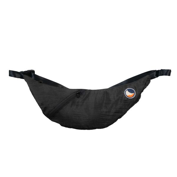 Saszetka na ramię torba składana Ticket to the Moon Upcycled Sling. Czarne nerki i saszetki TICKET TO THE MOON, bez wzorów, na ramię. Za 161.99 zł.