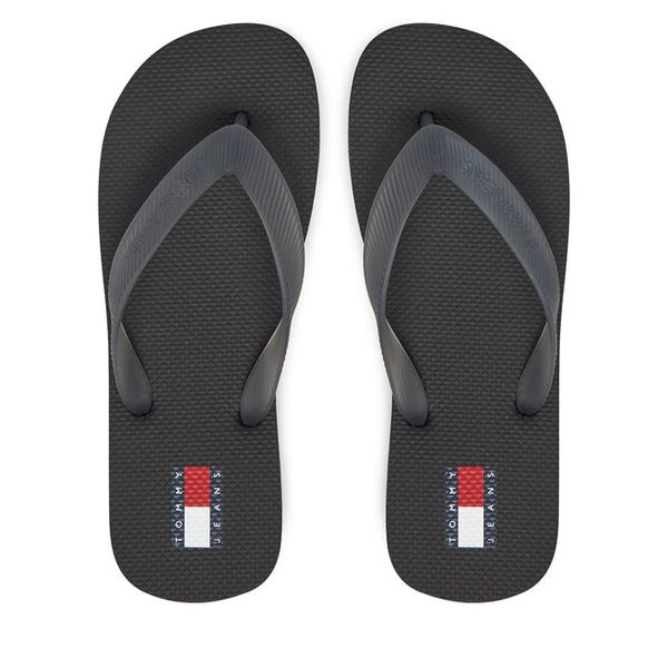 Japonki Tommy Jeans. Czarne japonki Tommy Jeans, bez wzorów, z jeansu. Za 79.99 zł.