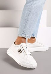 Białe Skórzane Sneakersy na Tłoczonej Podeszwie Ozdobione Metalową Aplikacją Everinda. Białe kombinezony Born2be, z aplikacjami, z jeansu, eleganckie, bez kołnierzyka, bez ramiączek. W wyprzedaży za 169.99 zł.