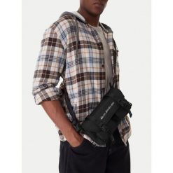 Saszetka Quiksilver. Czarne nerki i saszetki Quiksilver, bez wzorów, młodzieżowe, bez dodatków. Za 129.99 zł.