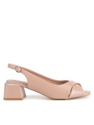 Clara Barson Sandały WFA3831-1 Beżowy. Brązowe sandały Clara Barson, bez wzorów, z materiału, bez obcasa, na płaskiej podeszwie, bez zapięcia. Za 129.99 zł.