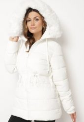 Biała Pikowana Długa Kurtka z Kapturem Futerkiem i Ściągaczem w Talii Zaisha. Białe kurtki Born2be, l, bez wzorów, z jeansu, eleganckie, z kapturem. W wyprzedaży za 171.49 zł.