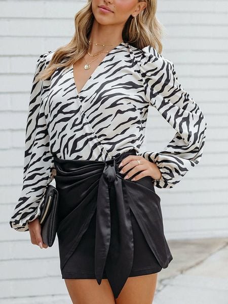 Milan Kiss Bluzka w kolorze kremowo-czarnym rozmiar: M. Brązowe bluzki Milan Kiss, m, bez wzorów, bez kołnierzyka, bez ramiączek. Za 104.65 zł.