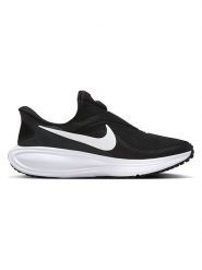 Nike Buty "REVOLUTION 8 EASYON" w kolorze czarnym do biegania rozmiar: 38. Czarne buty treningowe Nike, bez wzorów, przed kostkę, bez zapięcia, do biegania. Za 231.61 zł.