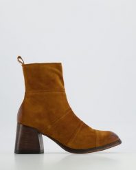 BRĄZOWE BOTKI NIKY09 CAM CORTE. Brązowe botki Venezia, bez wzorów, ze skóry, bez obcasa, bez zapięcia. Za 329.00 zł.