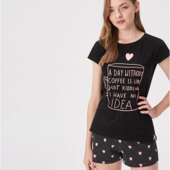 Dwuczęściowa piżama z motywem kawy - Czarny. Piżamy marki Sinsay. Za 39.99 zł.