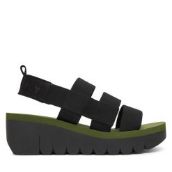 Sandały Fly London. Czarne sandały Fly London, bez wzorów, bez obcasa, na koturnie, bez zapięcia. Za 463.99 zł.