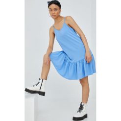 Only sukienka mini rozkloszowana. Niebieskie sukienki ONLY, l, bez wzorów, z tkaniny, bez kołnierzyka, bez ramiączek, mini, rozkloszowane. W wyprzedaży za 109.99 zł.