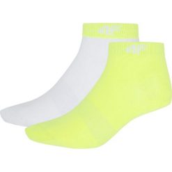 Skarpetki damskie (2 pary) SOD004 - biały+żółty neon. Skarpetki marki 4f. W wyprzedaży za 24.99 zł.