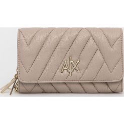 Armani Exchange portfel kolor beżowy. Brązowe portfele Armani Exchange, bez wzorów. Za 479.99 zł.