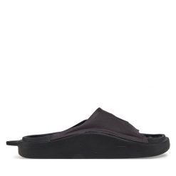 Klapki adidas. Czarne klapki adidas, bez wzorów, sportowe, bez obcasa, bez zapięcia. Za 379.99 zł.