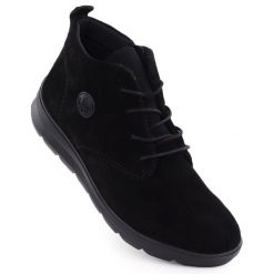 Skórzane botki damskie zamszowe czarne Rieker Z0022-00. Czarne botki Rieker, bez wzorów, ze skóry, bez obcasa, bez zapięcia. Za 252.85 zł.