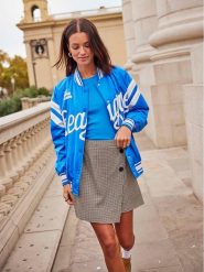 ONLY Kurtka bomber 15298664 Niebieski Regular Fit. Niebieskie kurtki ONLY, xs, bez wzorów, z syntetyku, bez kaptura. Za 159.99 zł.