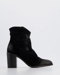 ZAMSZOWE BOTKI 5151 CROST NERO. Botki Venezia, bez wzorów, ze skóry, bez obcasa, bez zapięcia. Za 259.00 zł.