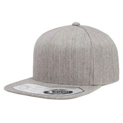 110 Czapka Z Daszkiem Typu Snapback. Szare czapki z daszkiem FLEXFIT, bez wzorów, z elastanu. Za 101.99 zł.