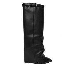 Kozaki Steve Madden. Czarne kozaki Steve Madden, bez wzorów, bez obcasa, na koturnie, bez zapięcia. Za 1,099.00 zł.