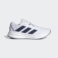 Buty Galaxy 7 Running. Białe buty do biegania adidas, bez wzorów, bez zapięcia, do biegania. Za 239.00 zł.