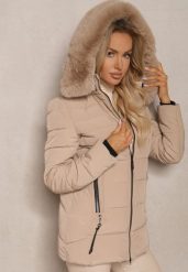 Beżowa Kurtka z Pikowanymi Przeszyciami i Futrzanym Kapturem z Możliwością Odpięcia Zinriya. Brązowe kurtki Renee, l, bez wzorów, z futra, eleganckie. W wyprzedaży za 146.99 zł.