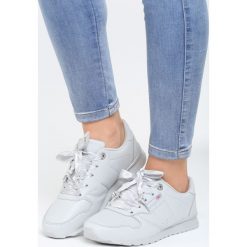 Jasnoszare Buty Sportowe Time Off. Buty sportowe lifestyle marki Born2be. Za 79.99 zł.