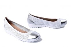 CAPRICE 22103-42 183 white/silver, baleriny damskie. Białe baleriny Caprice, bez wzorów, bez obcasa, bez zapięcia. Za 299.90 zł.
