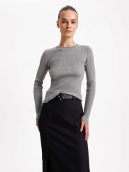BGN Sweter w kolorze szarym rozmiar: 36. Szare swetry BGN, bez wzorów, bez ramiączek. Za 110.04 zł.