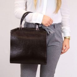 Torebka skórzana damska kuferek czekoladowa DAN-A T364. Brązowe torebki klasyczne DAN-A, bez wzorów, ze skóry, eleganckie, bez dodatków. Za 329.99 zł.
