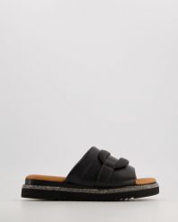 KLAPKI DAMSKIE 01372715 01 BLAC. Klapki Venezia, bez wzorów, ze skóry, bez obcasa, bez zapięcia. Za 269.00 zł.